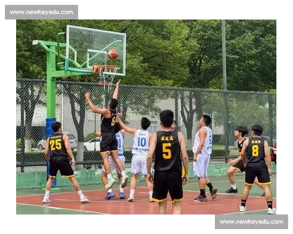 激烈对决引爆全场 篮球比赛精彩瞬间回顾与热血时刻解析